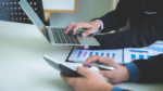 Stratégie de déploiement de 1 000 postes informatiques et des services associés